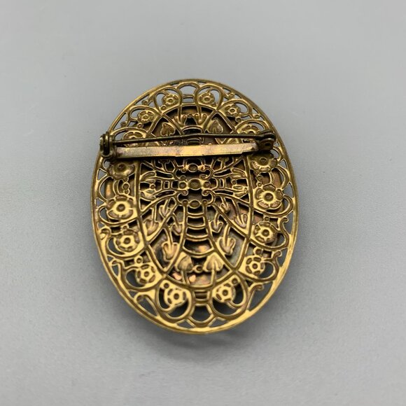 Vtg Gold-tone Scrolled Cameo Brooch Woman in Blue Dress by Oldtime Car - Picture 6 of 7